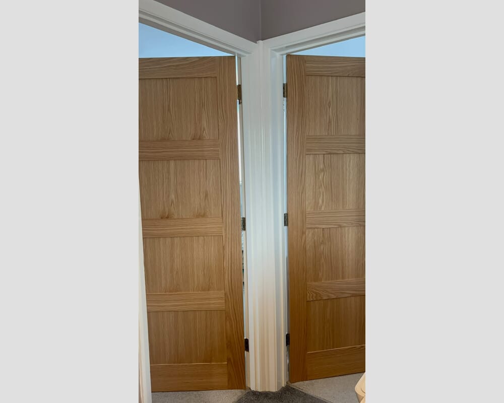 762x1981x44mm (30") Oak Shaker 4P - Prefinished Door